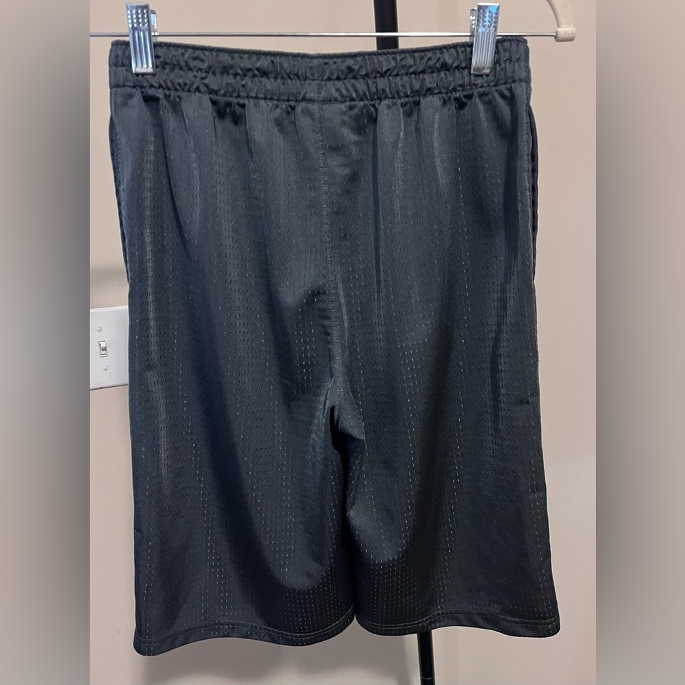 Nike. Big Boys. Charcoal Grey. Athletic Mesh Shorts. Size L